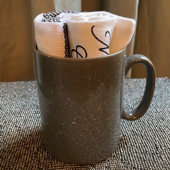 New! 20 ounce gray/white glazed mug and 2-100% cotton dish towels, Xmas - Picture 2 of 10